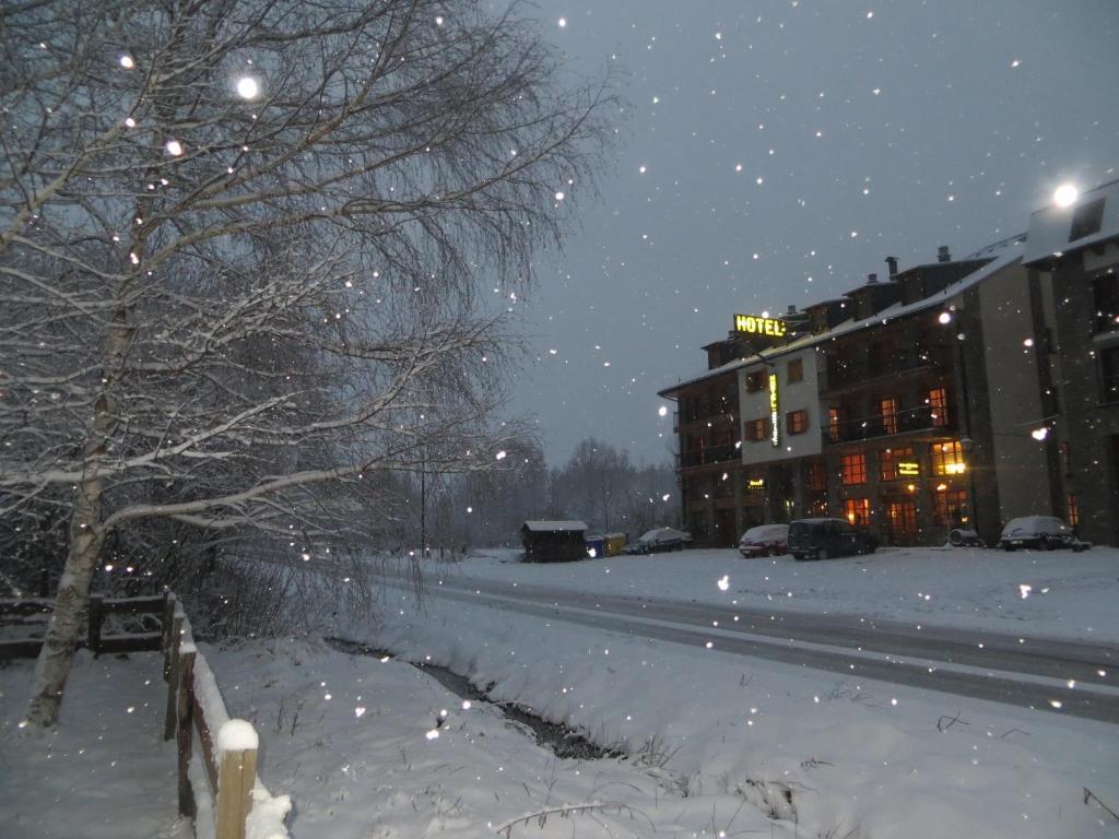 Hotel Eriste Luaran gambar