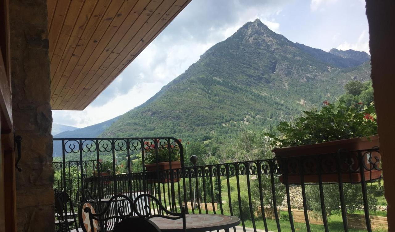 Hotel Eriste Luaran gambar